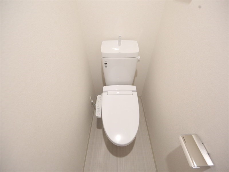 トイレ　温水洗浄暖房便座付トイレ