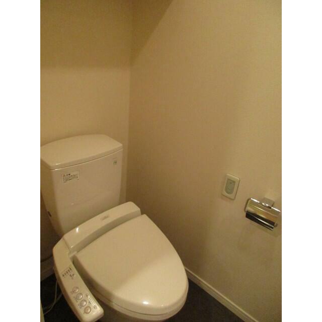 トイレ　Rタイプ2016年12月撮影 同タイプ807号室の写真です。