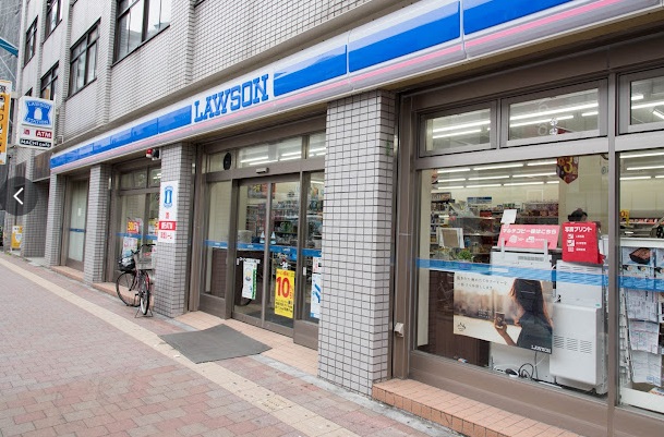 コンビニ　ローソン 西新宿四丁目店（コンビニ）まで388m