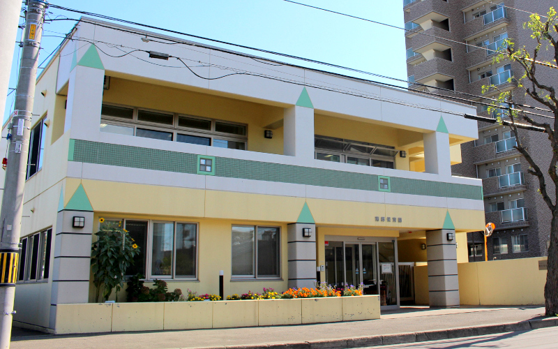 幼稚園・保育園　認定こども園南郷保育園（幼稚園・保育園）まで398m