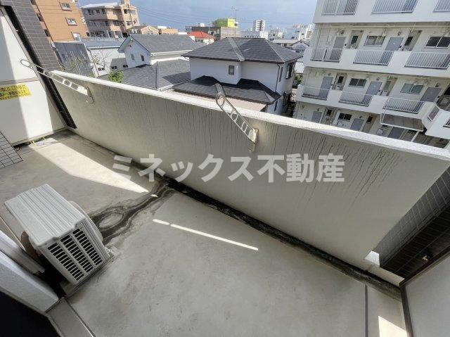 玄関　同タイプのお部屋の写真。現況を優先します。