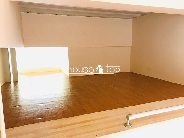 その他部屋・スペース　階段へロフト（寝室）スペースへ！