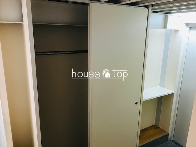 収納　ドア三枚分のクローゼットがあるので、収納楽々♪