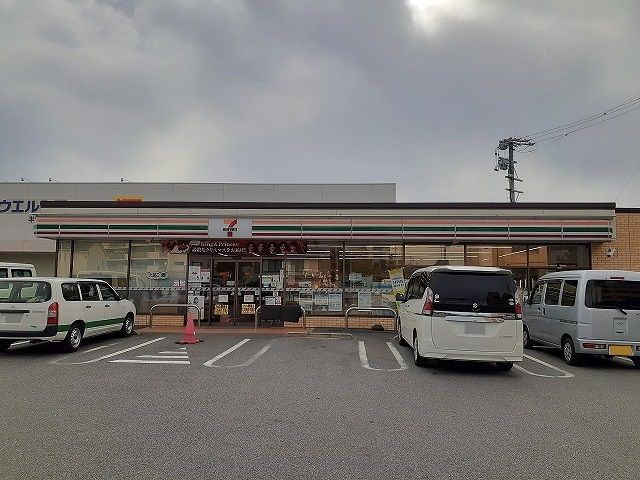コンビニ　セブンイレブン半田東洋町店（コンビニ）まで88m