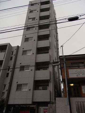 建物外観　突き抜けたマンション