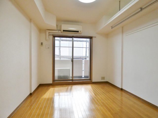 居室・リビング　同物件別号室参考写真