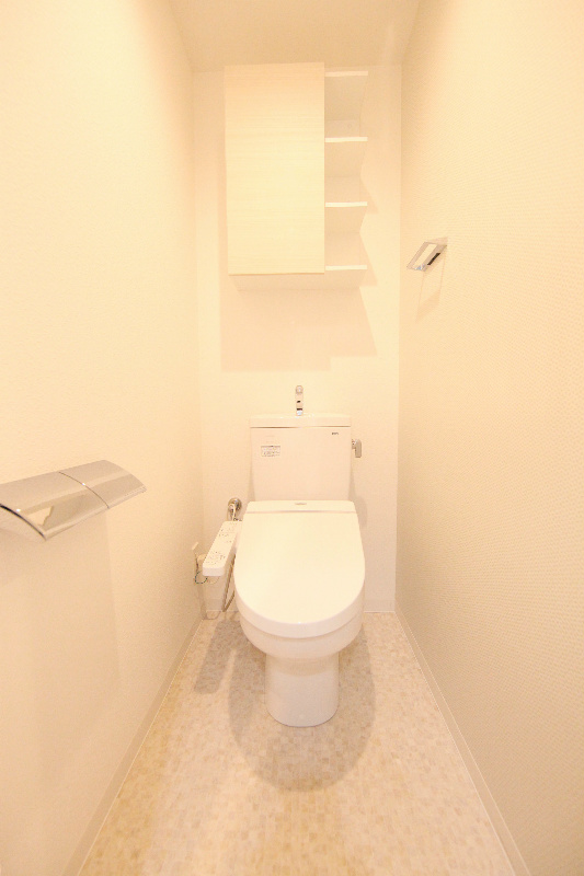 トイレ　温水洗浄便座付き