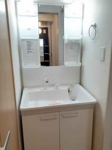 洗面設備　スペースが確保できる洗面所です