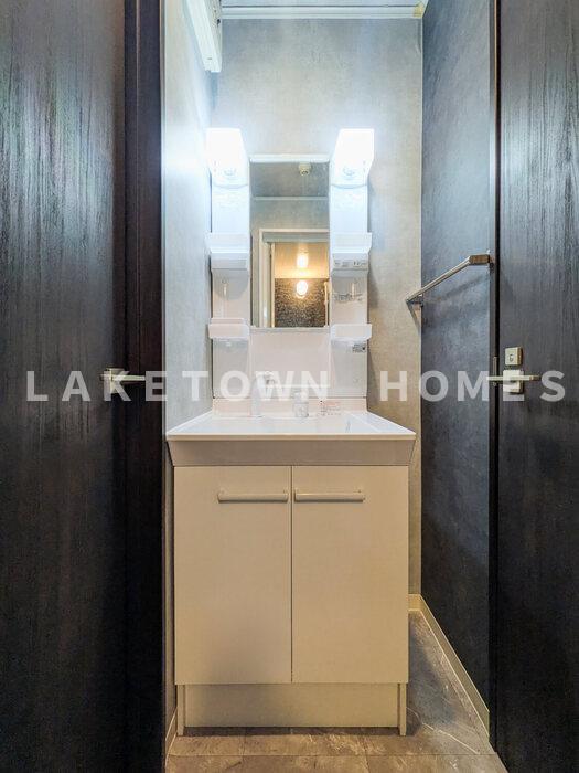 洗面設備　洗髪洗面化粧台です。