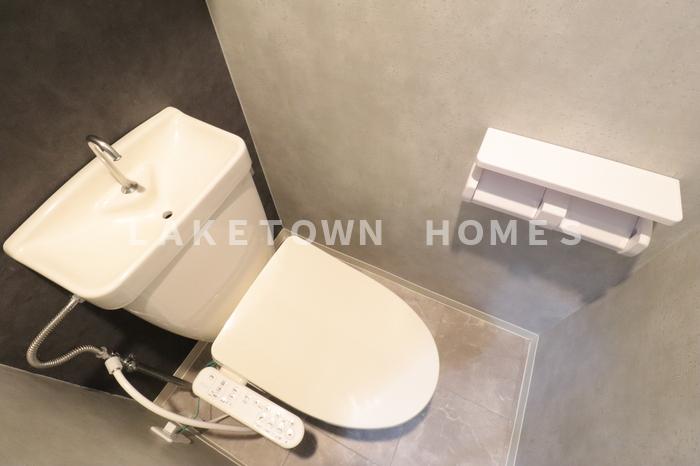 トイレ　温水洗浄暖房便座付のトイレです。