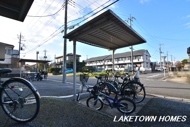 その他共有部分　敷地内に屋根付きの駐輪場があります。
