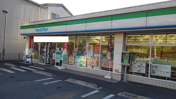 コンビニ　ファミリーマート（コンビニ）まで550m