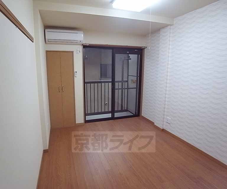 居室・リビング　キレイなお部屋に大改装されました。