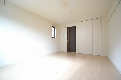 その他部屋・スペース　収納完備の洋室です。