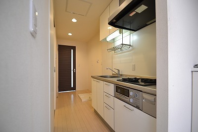 キッチン　2口コンロとグリル付きです。