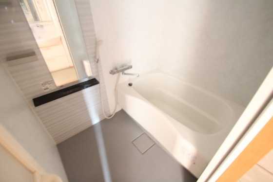 バス・シャワールーム　※別部屋の写真です