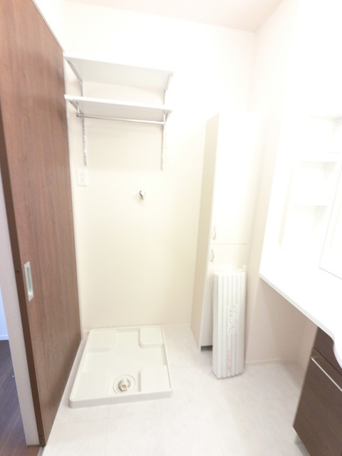 その他　洗濯機置き場です。防水パンあります。