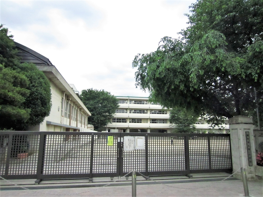 小学校　調布市立第一小学校（小学校）まで731m