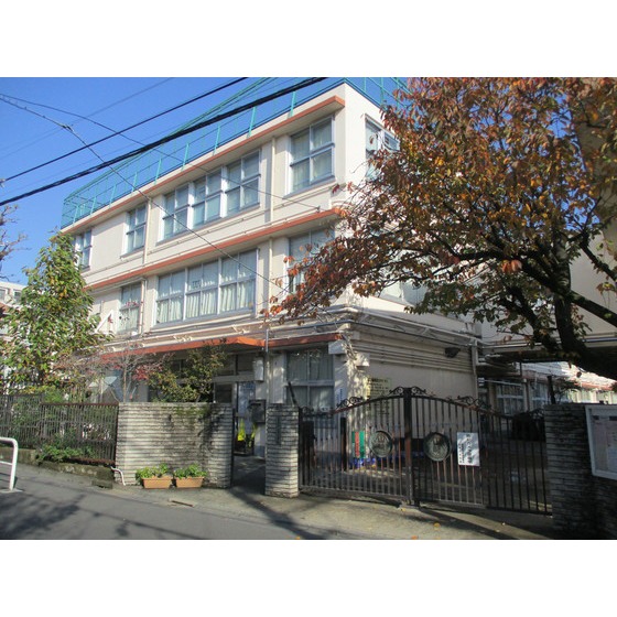 小学校　世田谷区立山崎小学校（小学校）まで357m