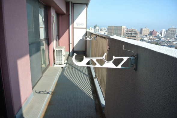 バルコニー　開放的で明るい空間を演出してくれるバルコニーです