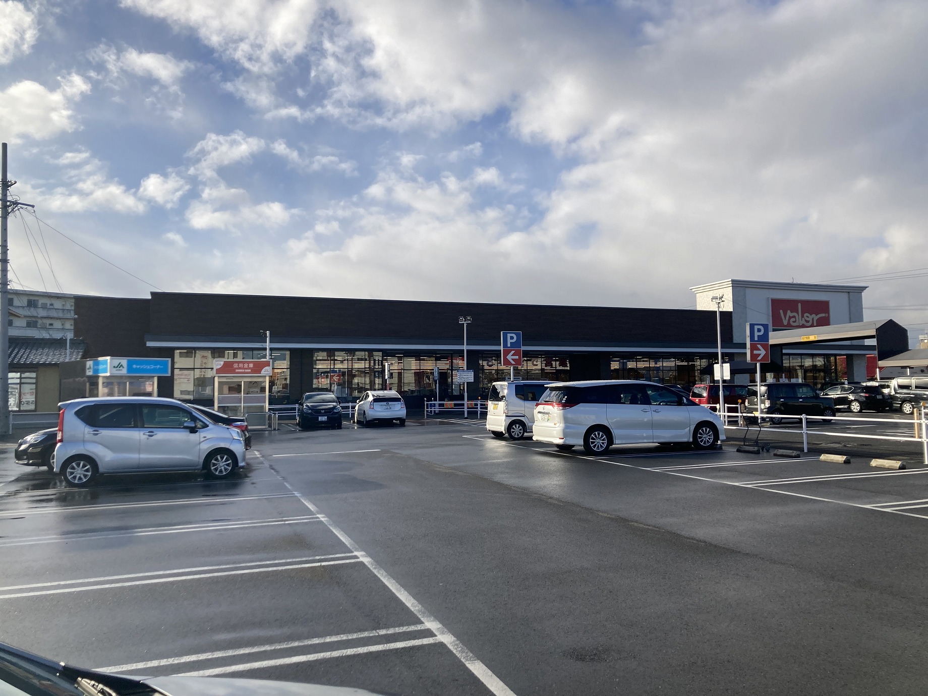 スーパー　バロー穂積店（スーパー）まで734m