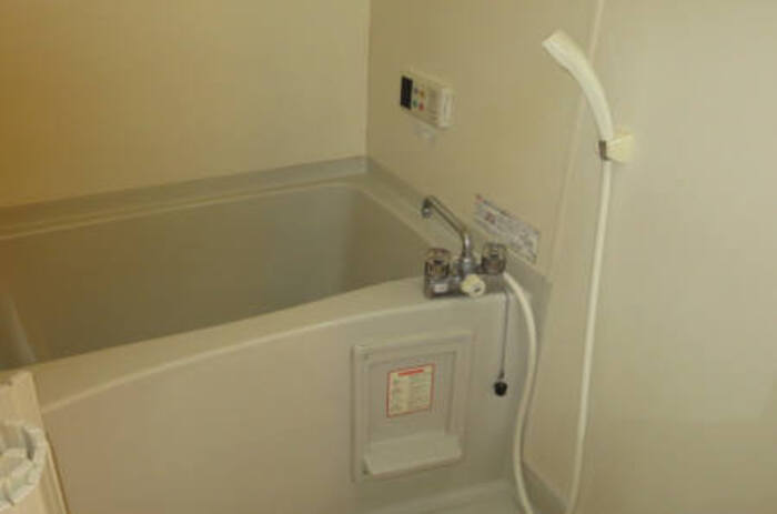 バス・シャワールーム　コンパクトで使いやすいお風呂です