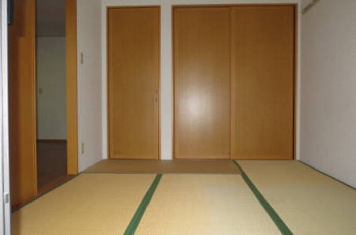 居室・リビング　来客時にも便利な和室付き