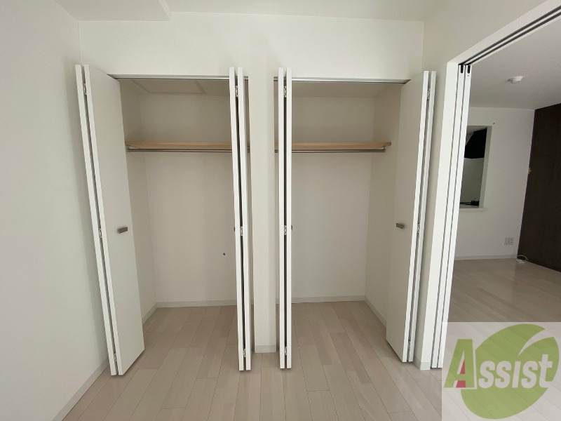 収納　クローゼットは奥行きもあり、荷物が多い方でも安心です。