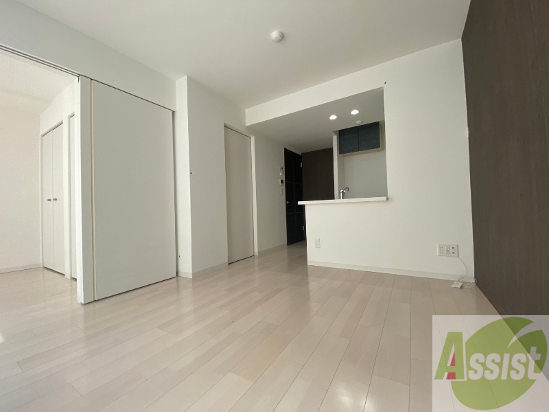 居室・リビング　フローリングと壁のカラーが明るい雰囲気ですね！