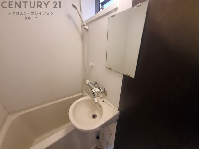 洗面設備　浴室内に洗面台付き！