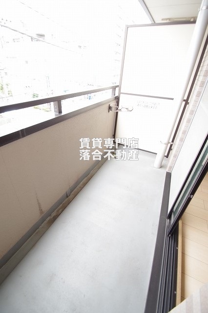 バルコニー　広々としたバルコニー