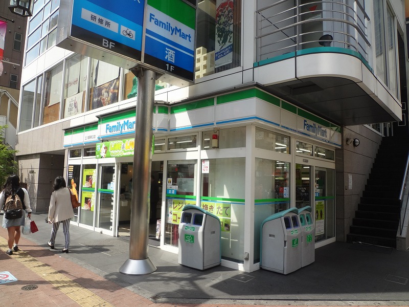 コンビニ　ファミリーマート立川駅南口店（コンビニ）まで185m