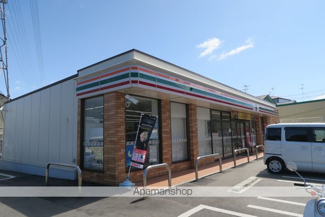 コンビニ　セブンイレブン（コンビニ）まで667m