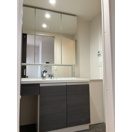 洗面設備　※写真は同じマンションの違う部屋のものになります。