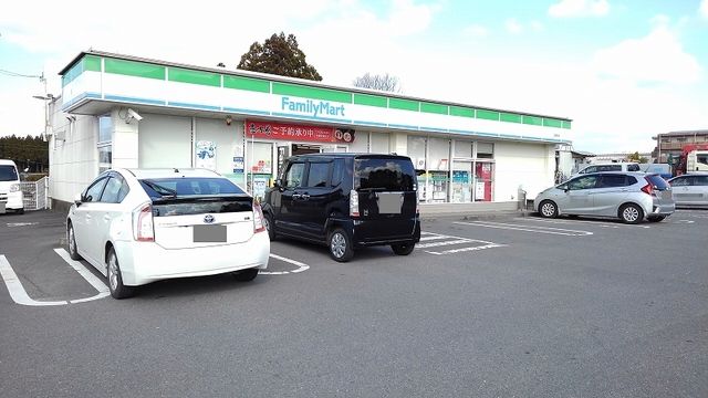 コンビニ　ファミリーマート（コンビニ）まで170m