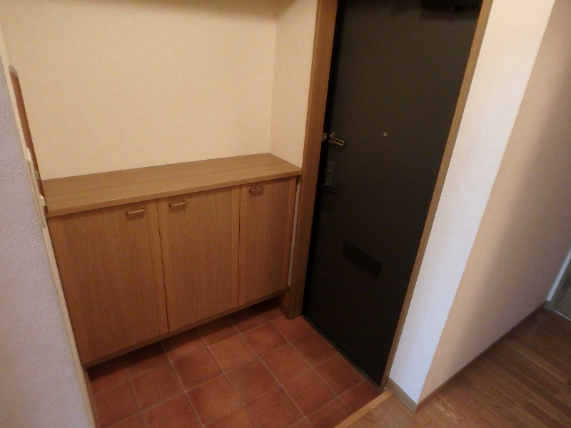 玄関　※別部屋参考写真