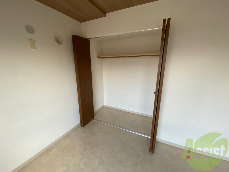 収納　クローゼットは奥行きもあり、荷物が多い方でも安心です。