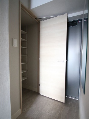 玄関　玄関　シューズクローク完備