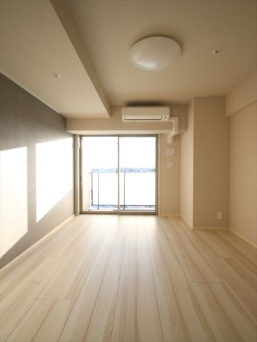 居室・リビング　7帖洋室　南向きで明るいお部屋