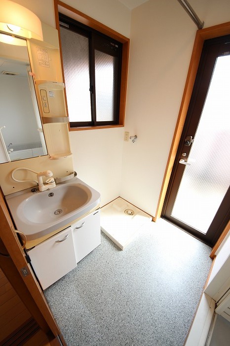 洗面設備　脱衣所もしっかりとした広さです