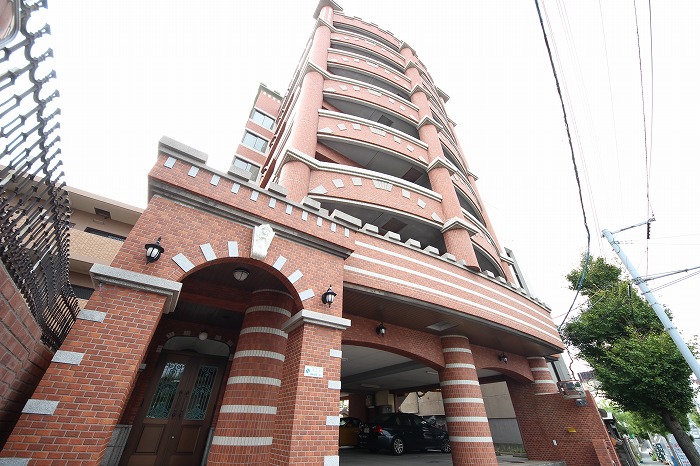 建物外観　お城みたいな雰囲気の外観です