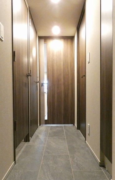 玄関　※別部屋参考写真