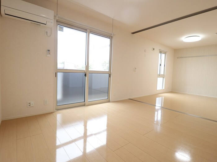 居室・リビング　居間です