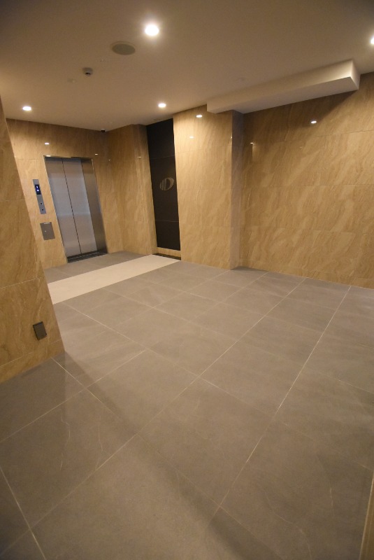 ロビー　エレベーター・宅配BOX完備