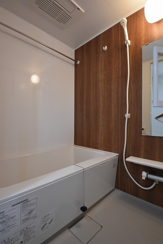 バス・シャワールーム　追焚機能・浴室乾燥機能完備