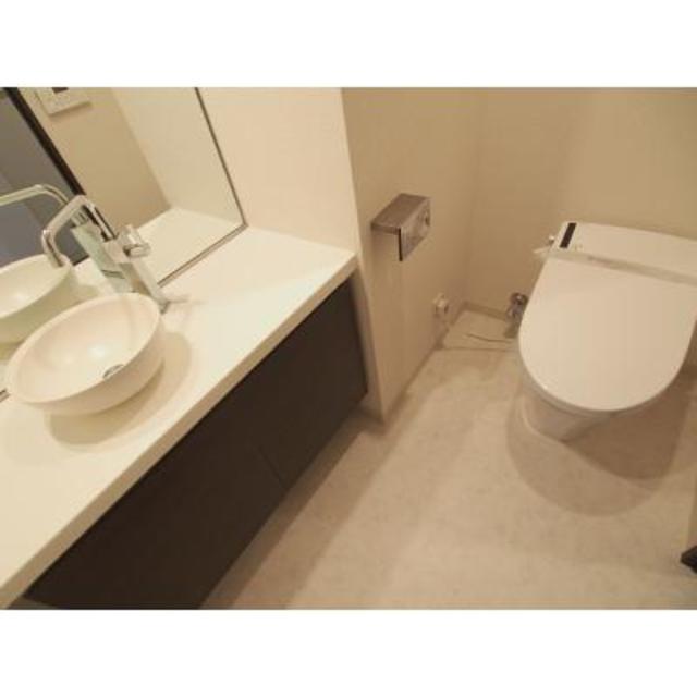 トイレ　※写真は同タイプ住戸です。