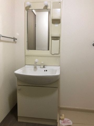洗面設備　独立洗面台です