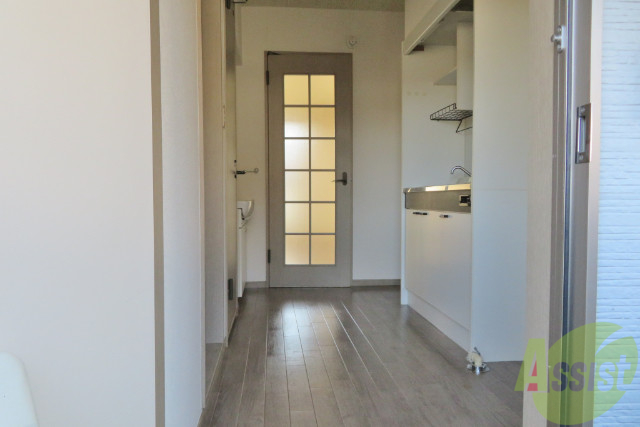 玄関　玄関からは、すぐにお部屋が見えないので安心ですね。