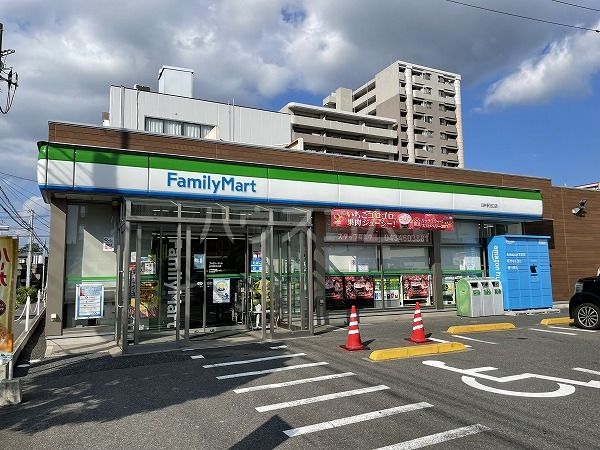 コンビニ　ファミリーマート臼井駅北口店（コンビニ）まで531m