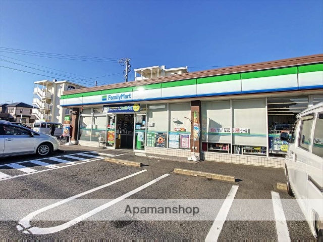 コンビニ　ファミリーマート（コンビニ）まで774m